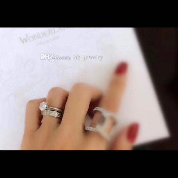 Silver Ring with Swarovski Crystals - Picture 5 of 7